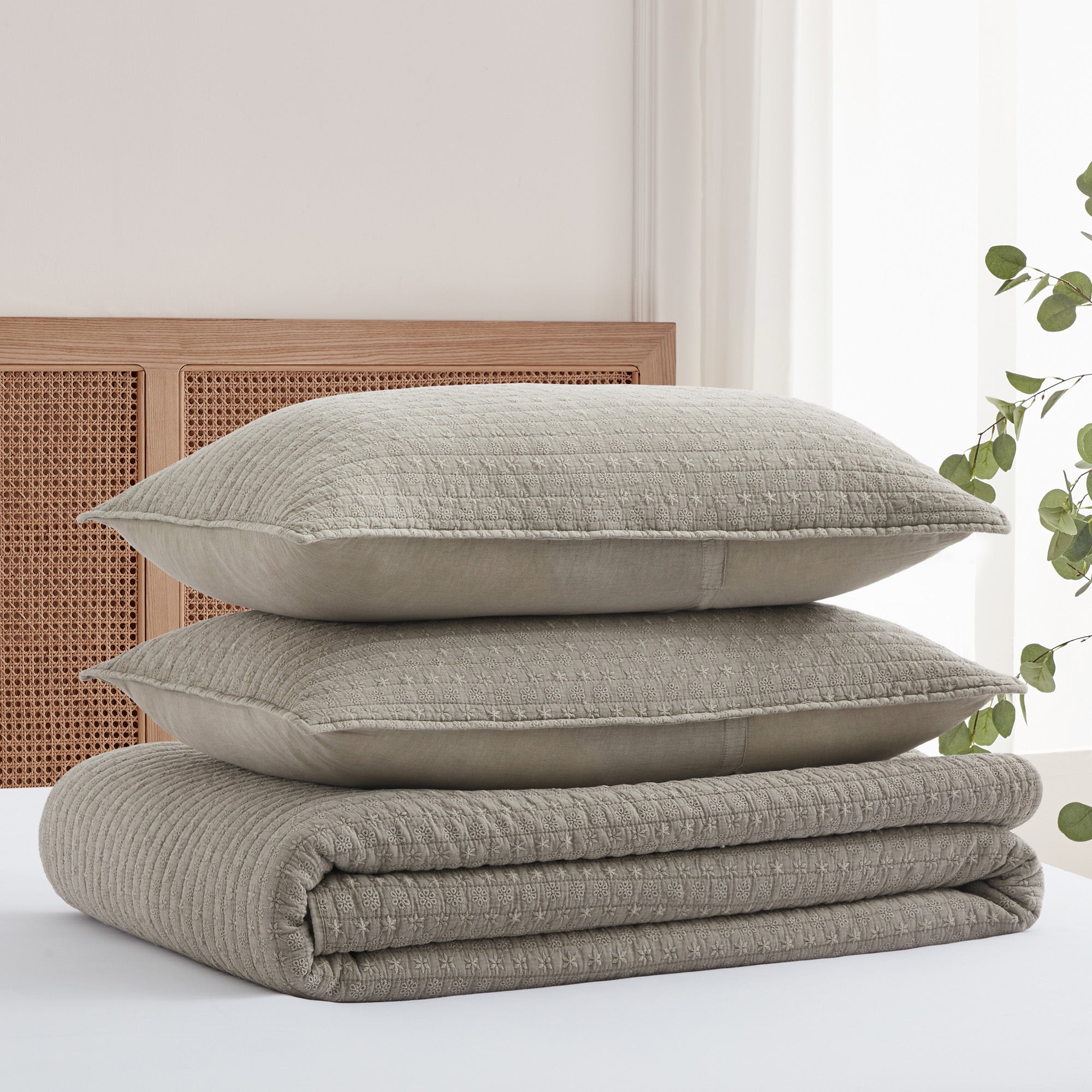 Levtex Home Eyelet Cream Quilt Set Quilts