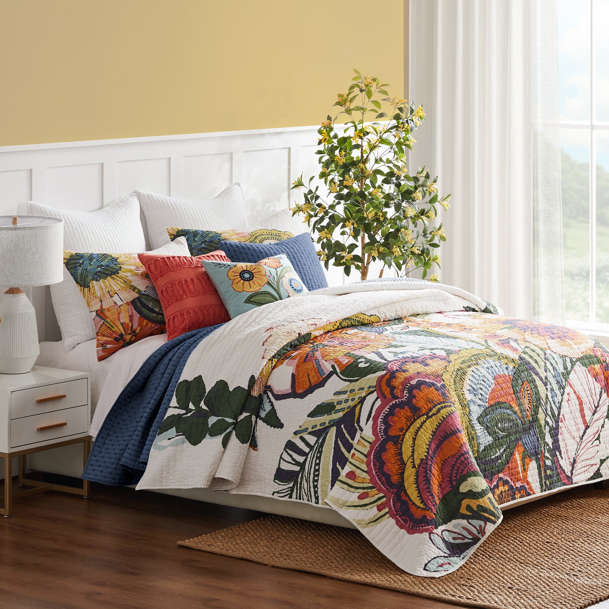 Levtex Home Grandiflora Quilt Set Quilts