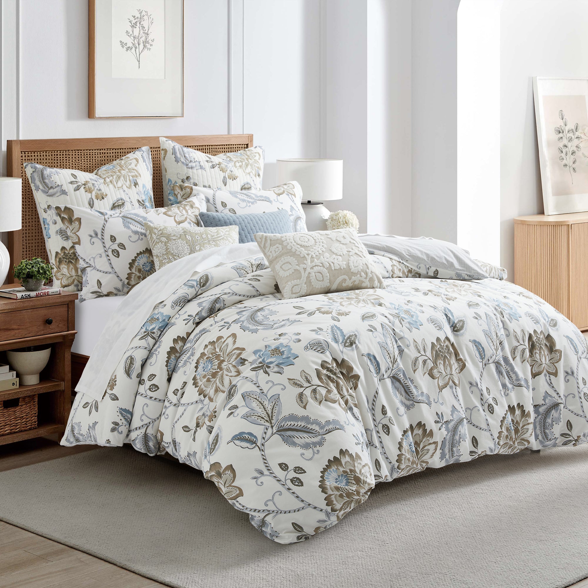 Maileen Comforter Set