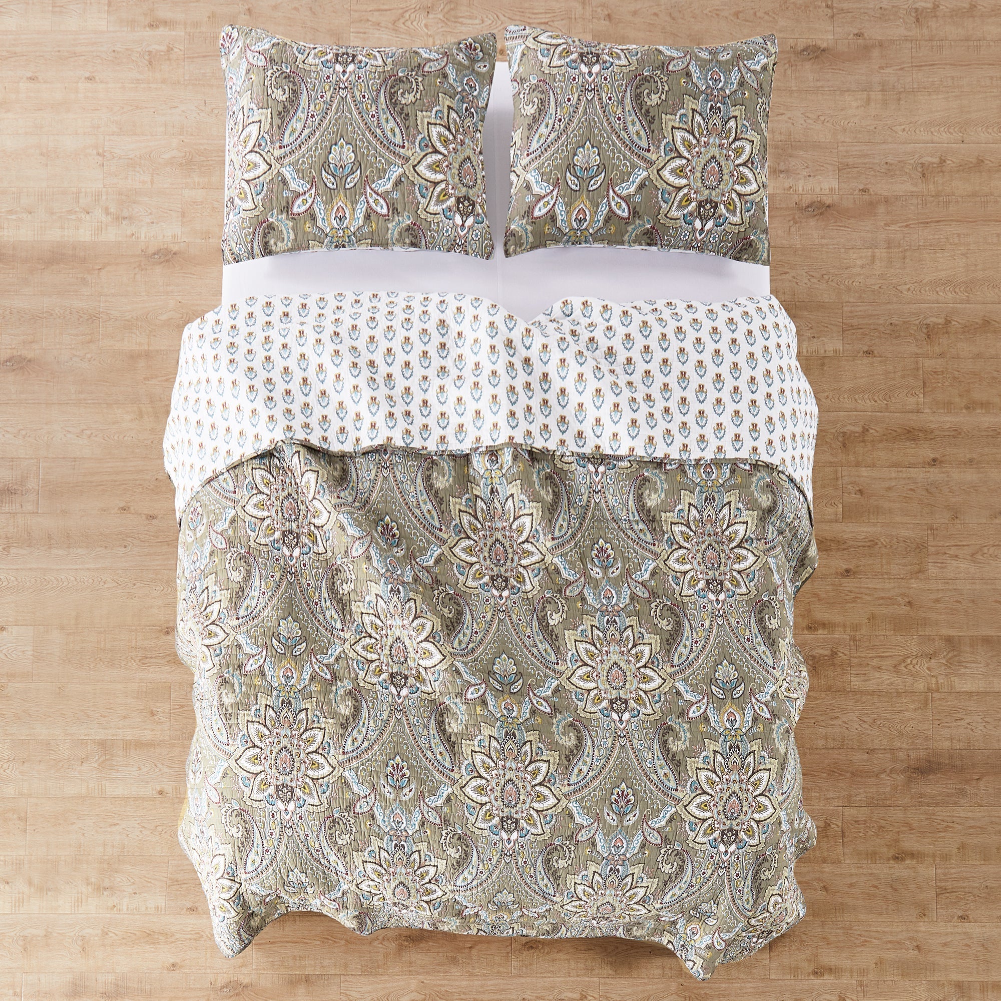 Levtex Home Kassandra Quilt Set Quilts