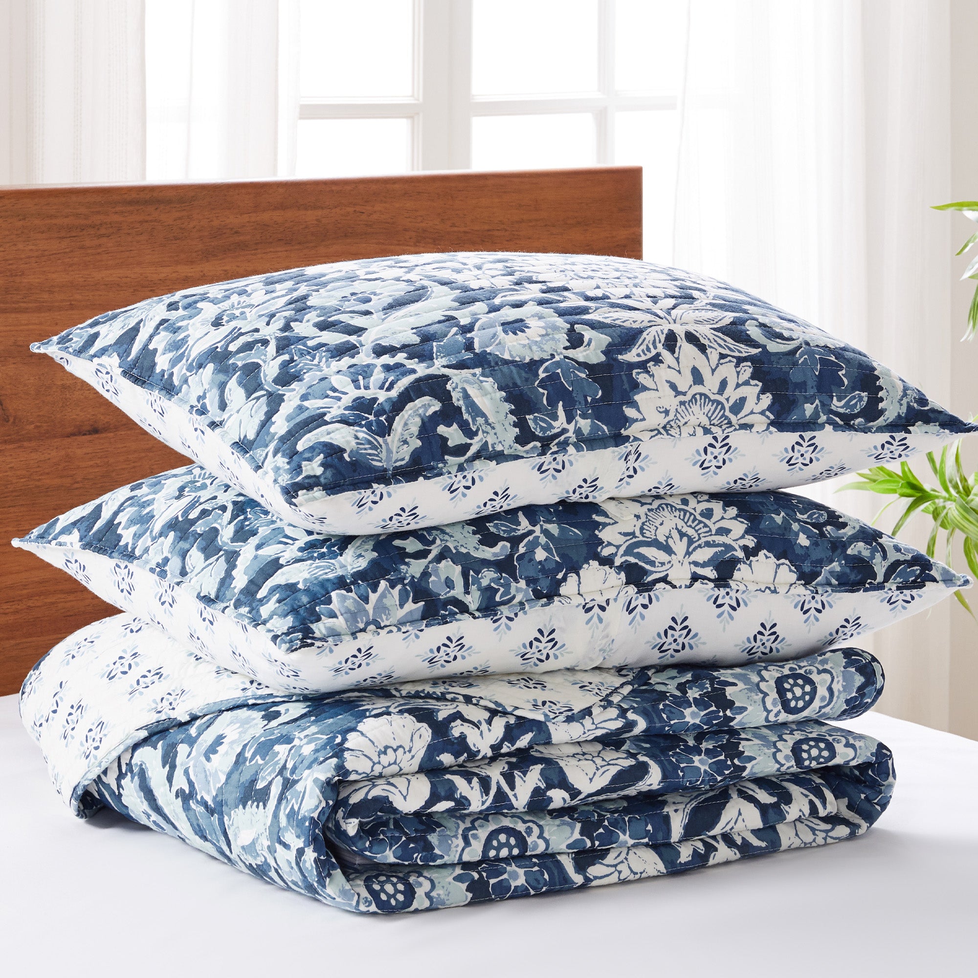 Levtex Home Laure Indigo Quilt Set Quilts