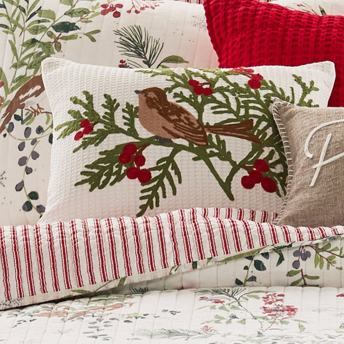 Levtex Home Set Trapunta Natalizia Winterberry Forest: Piena/Queen + 2 Federe - Verde, Rosso, Grigio