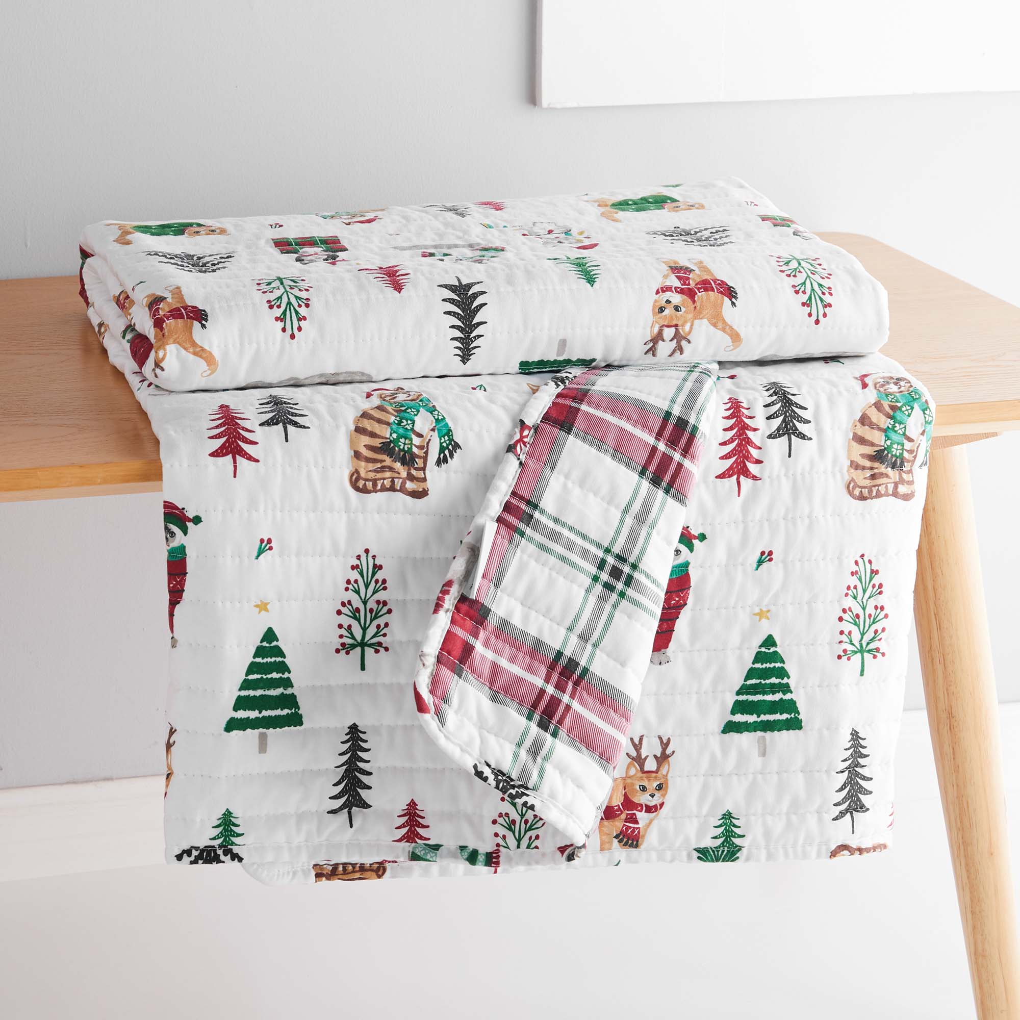 Levtex Home Meowy Christmas Quilted Throw Throws