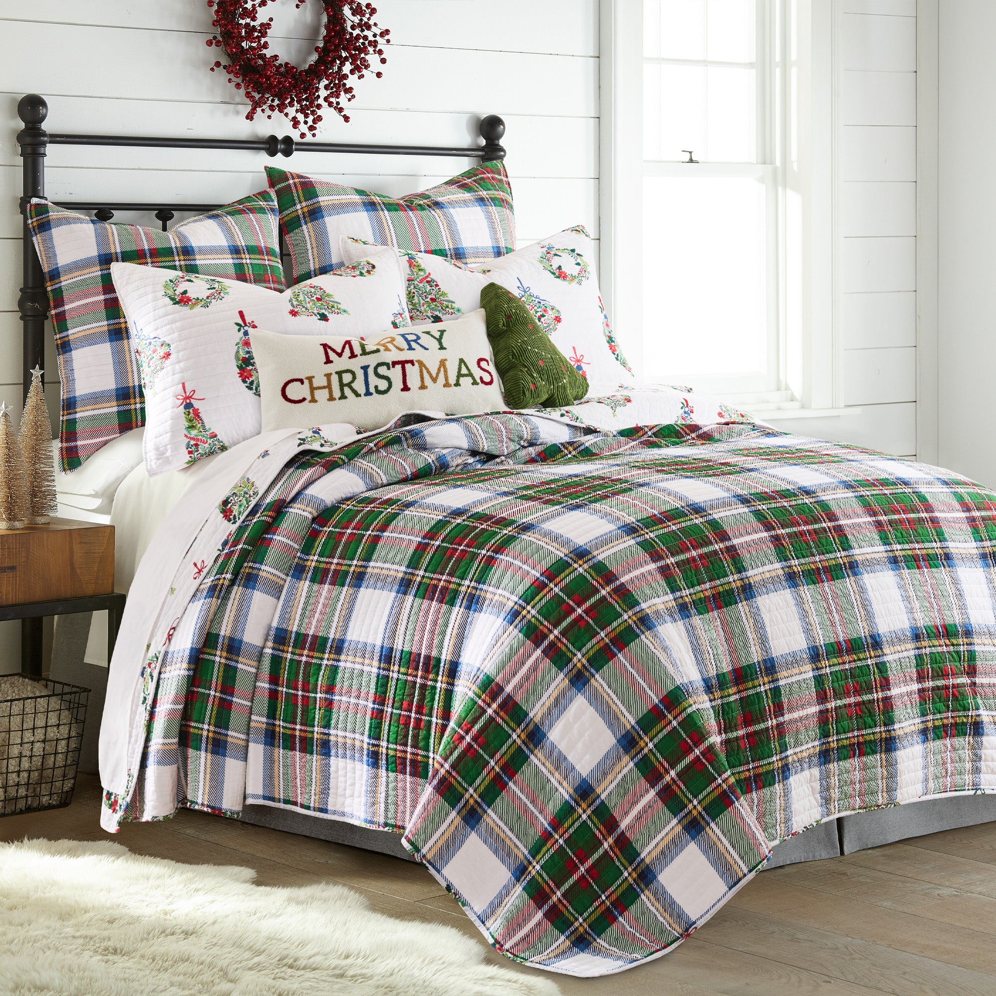 Levtex Home Festive Baubles Quilt Set Quilts
