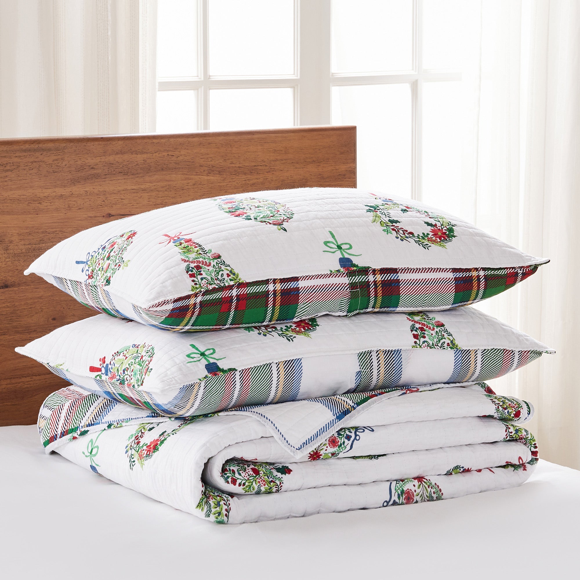 Levtex Home Festive Baubles Quilt Set Quilts
