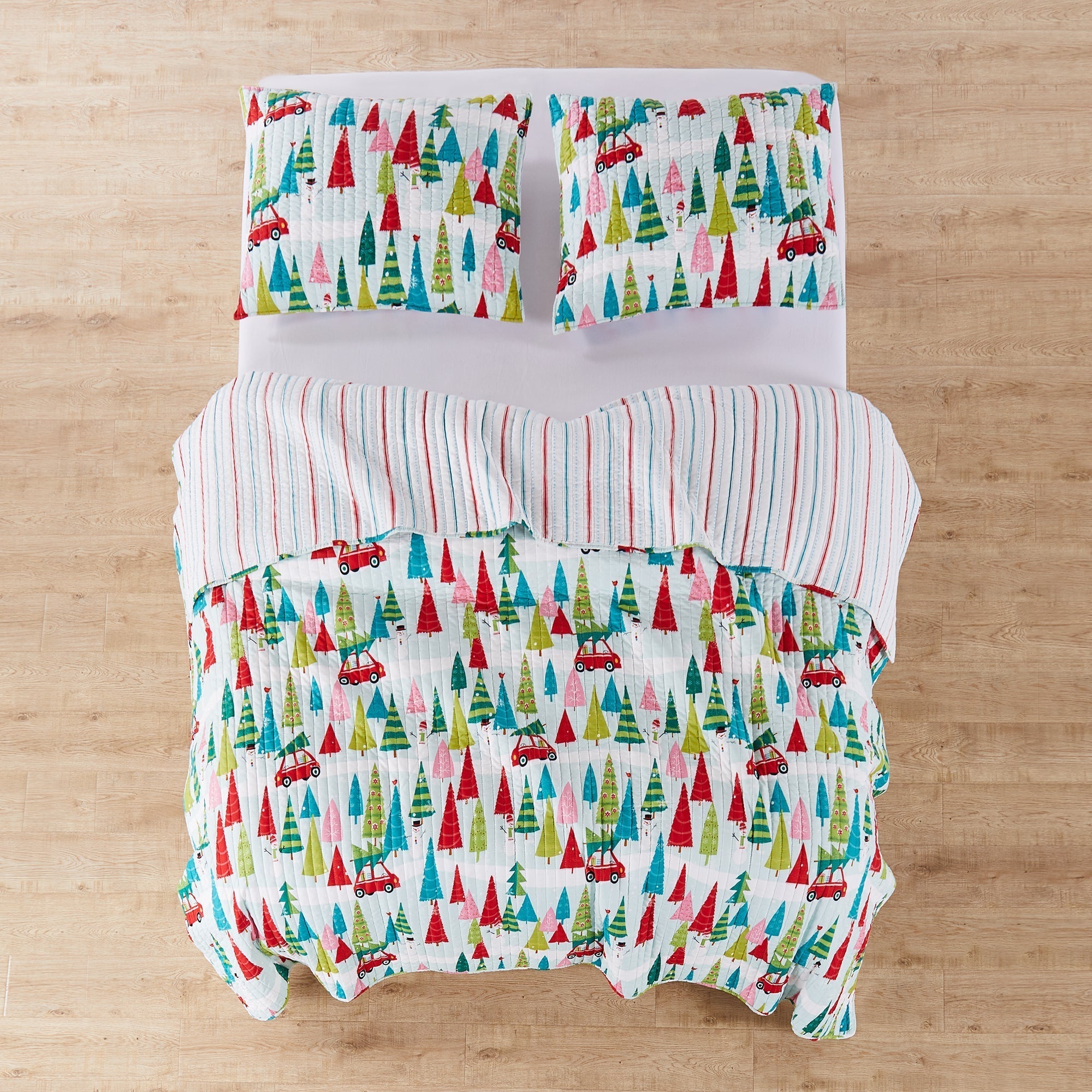 Levtex Home Merry & Bright Holly Jolly Quilt Quilts