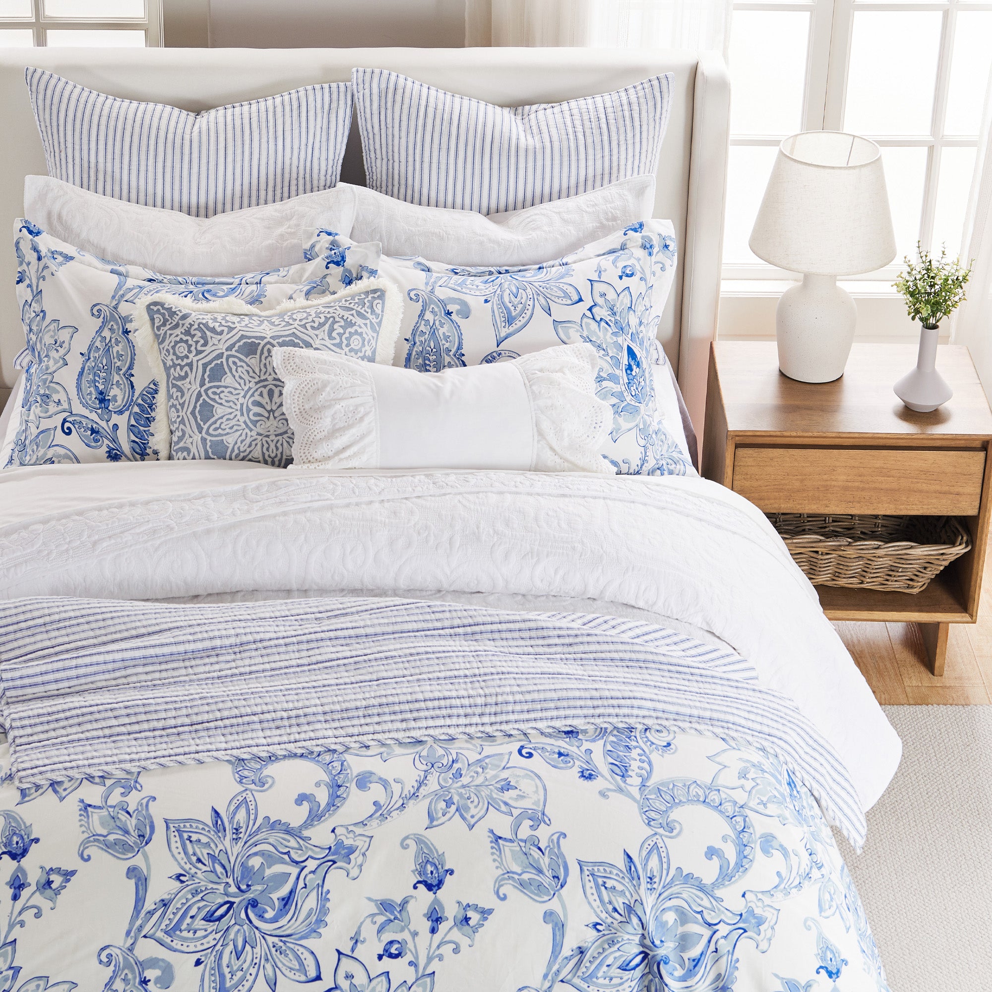 Southern Living Easton Blue White top Medallion Print Duvet Cover Mini Set King