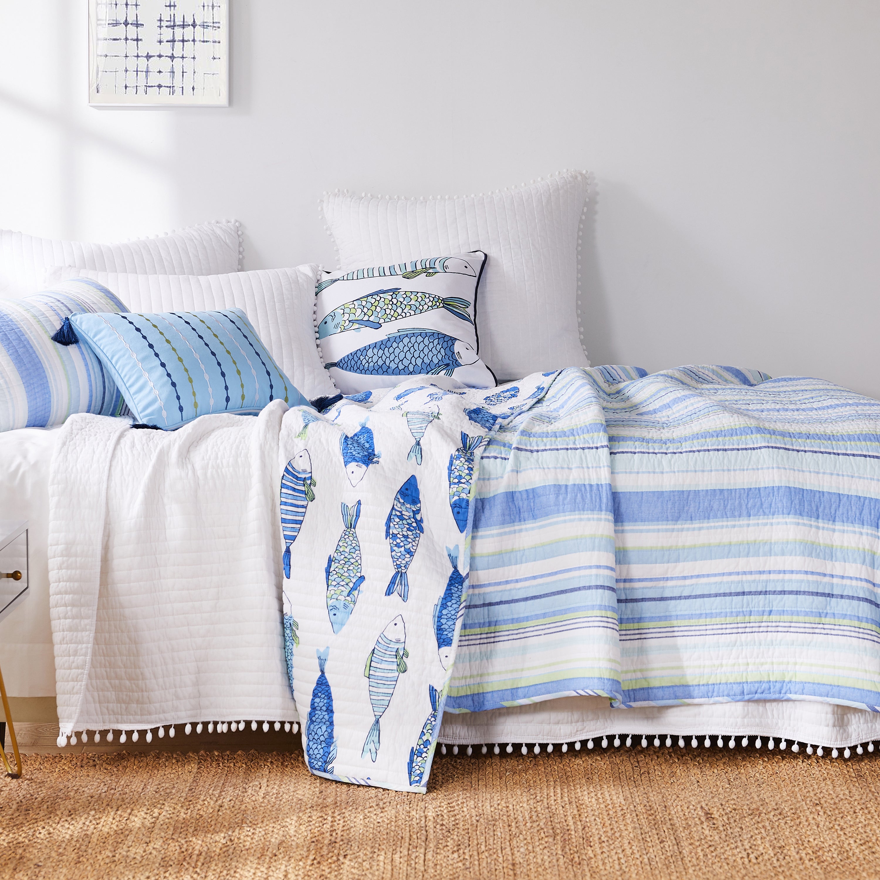 Coastal bedding set on the layered bed