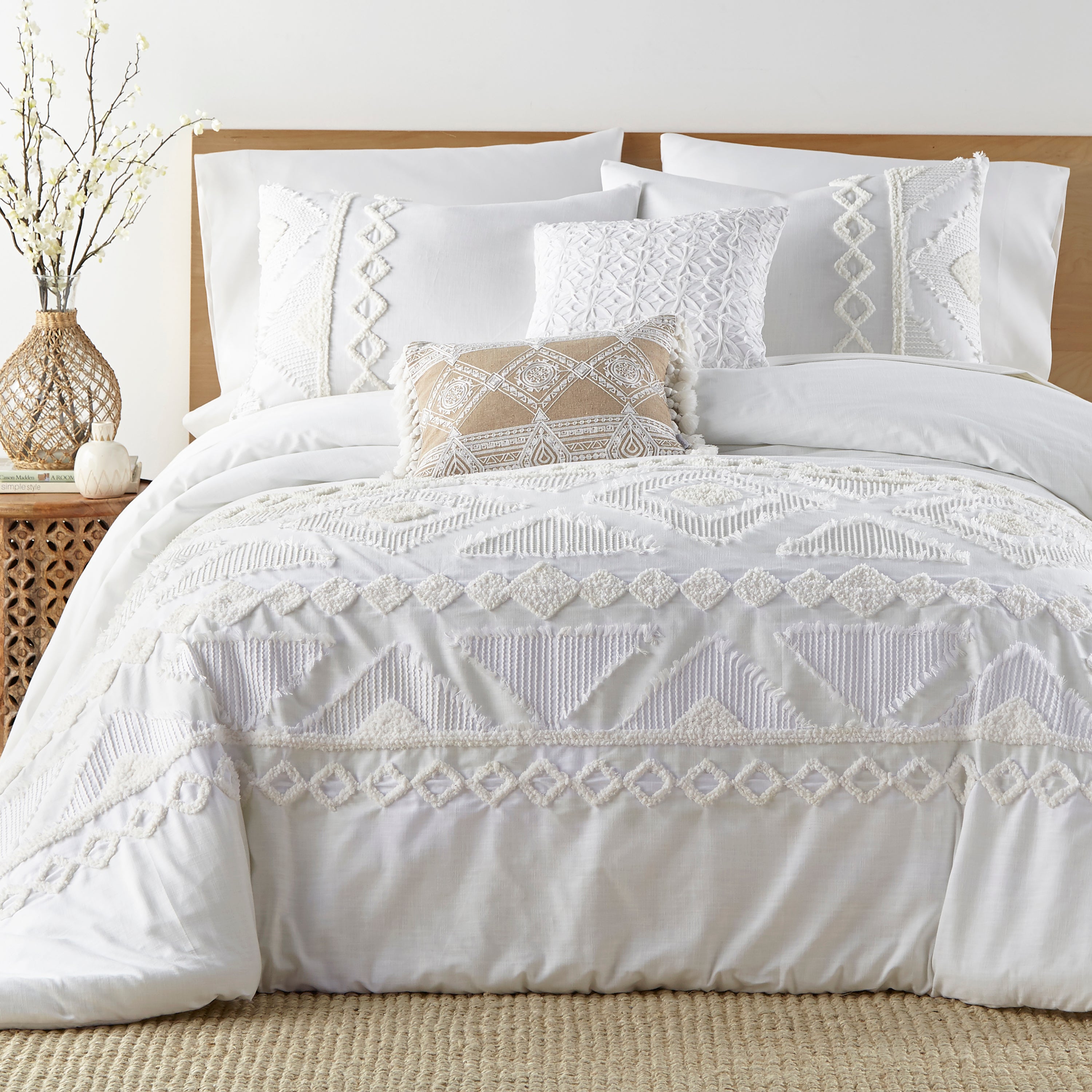 Textured bedding set in white shades