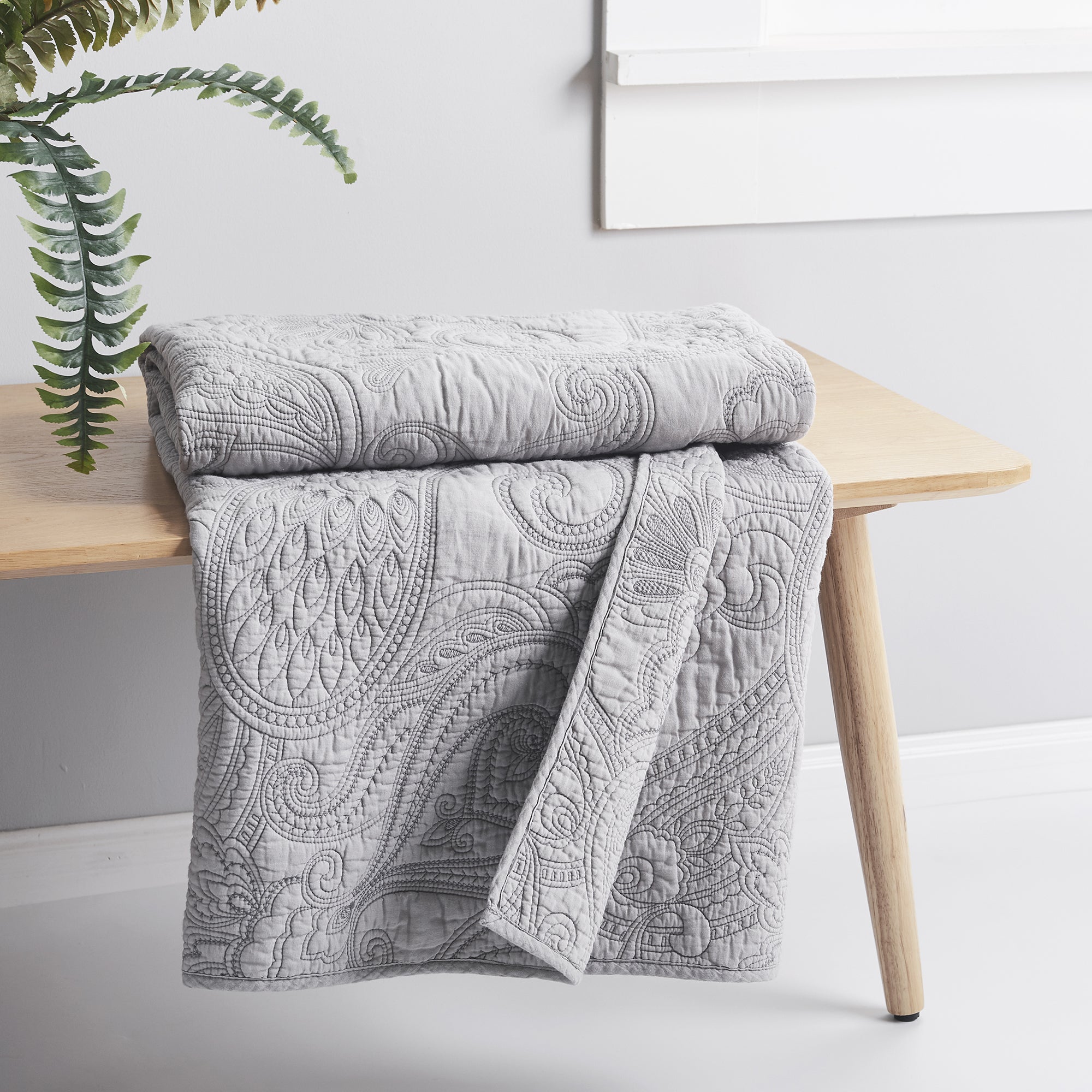 Perla Quilted Throw