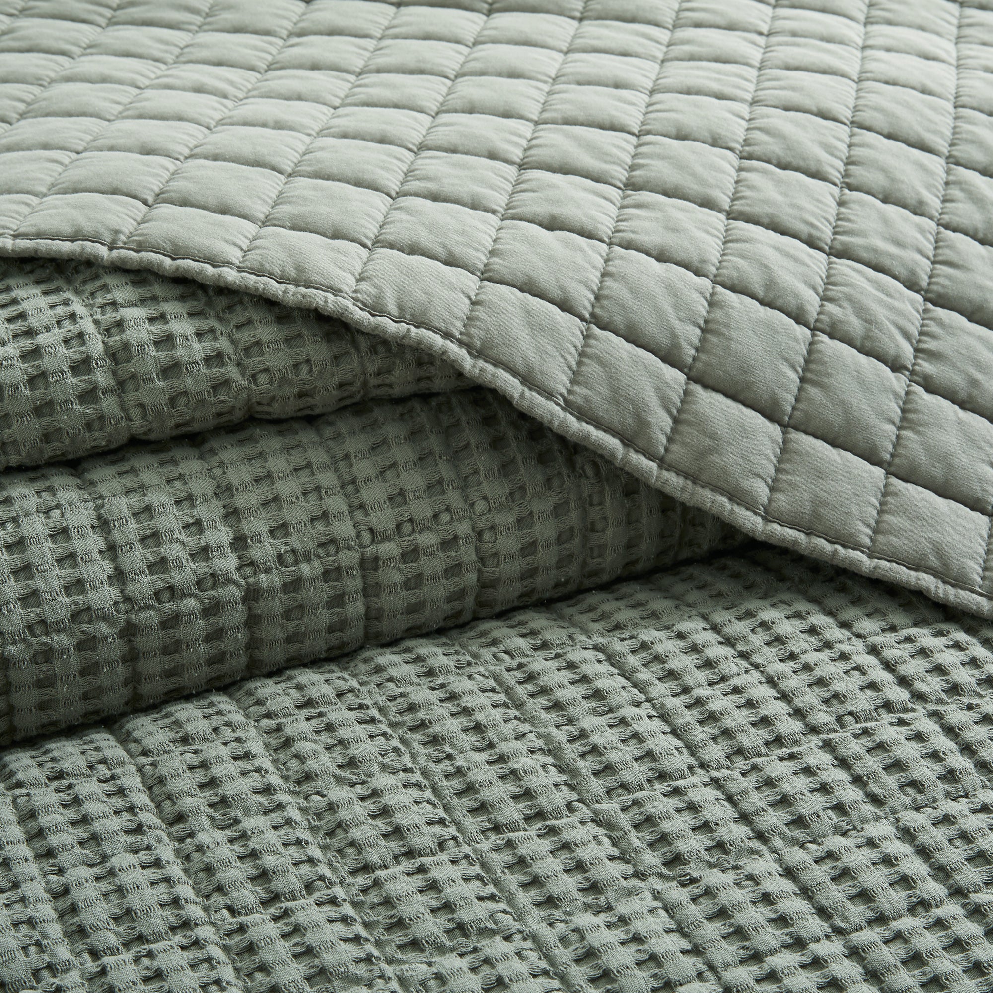 Mills Waffle Quilt Set