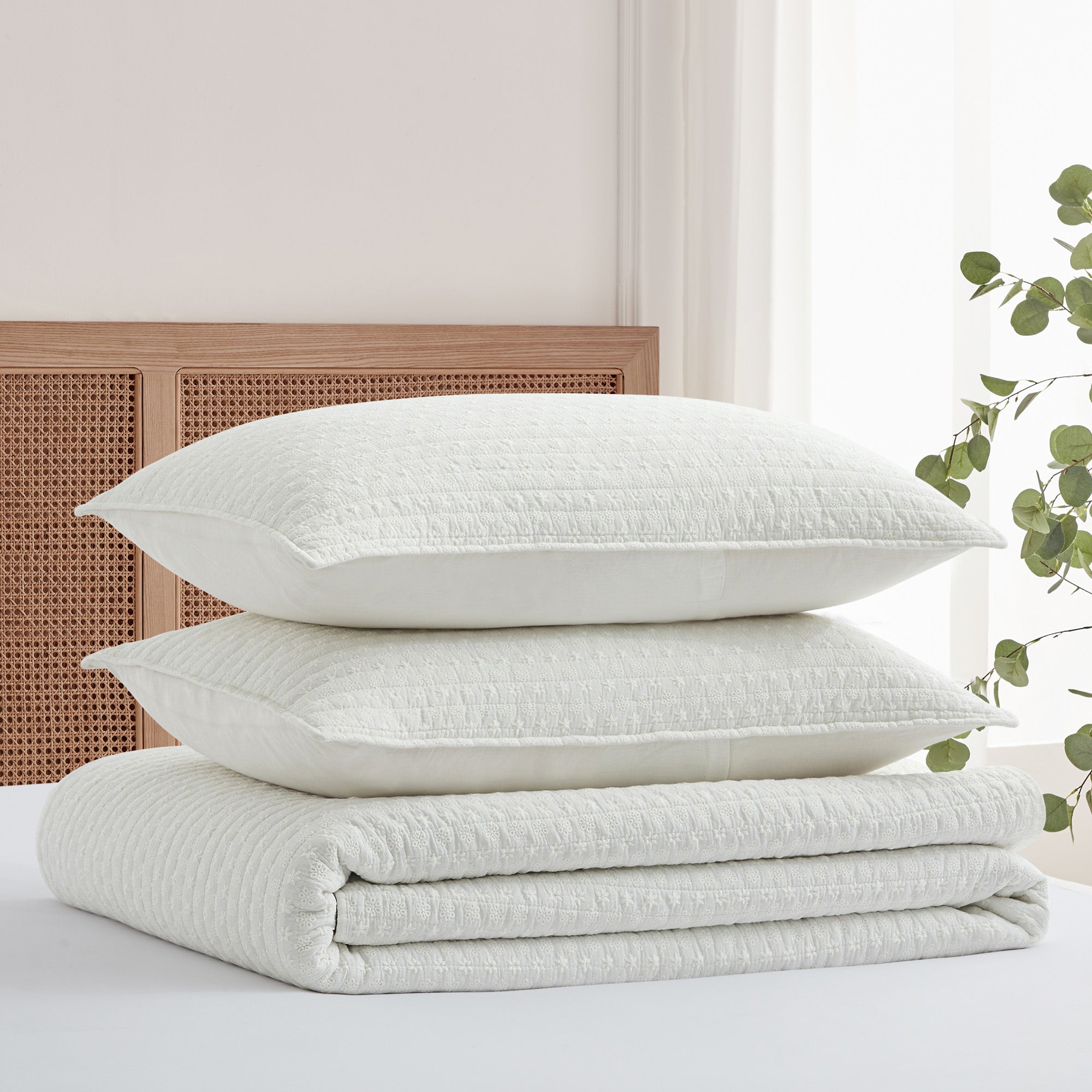 Eyelet Cream Quilt Set