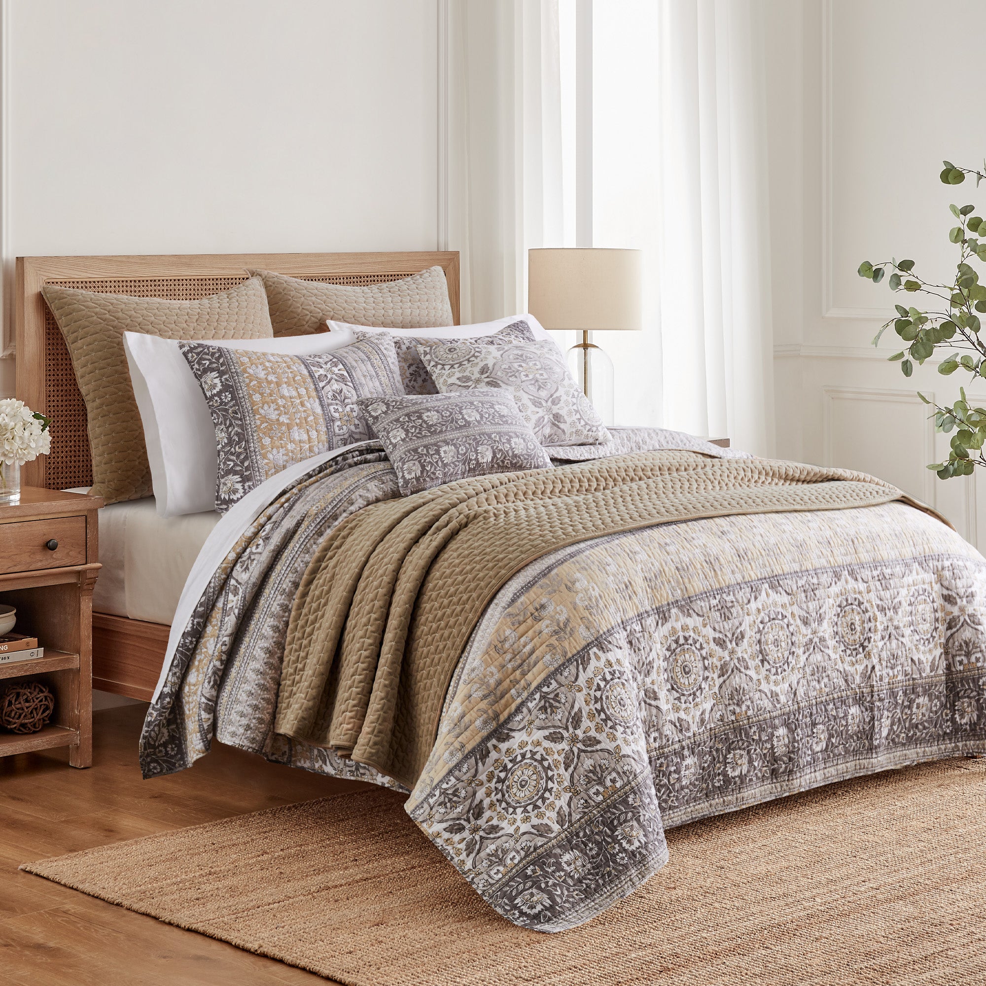 Lirelle Quilt Set