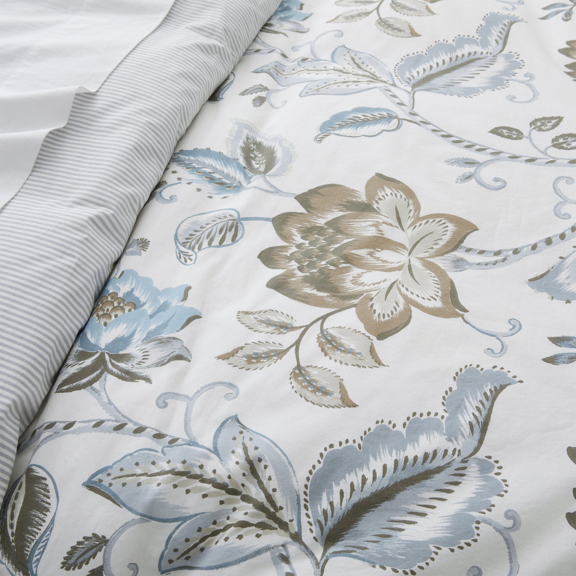Maileen Comforter Set