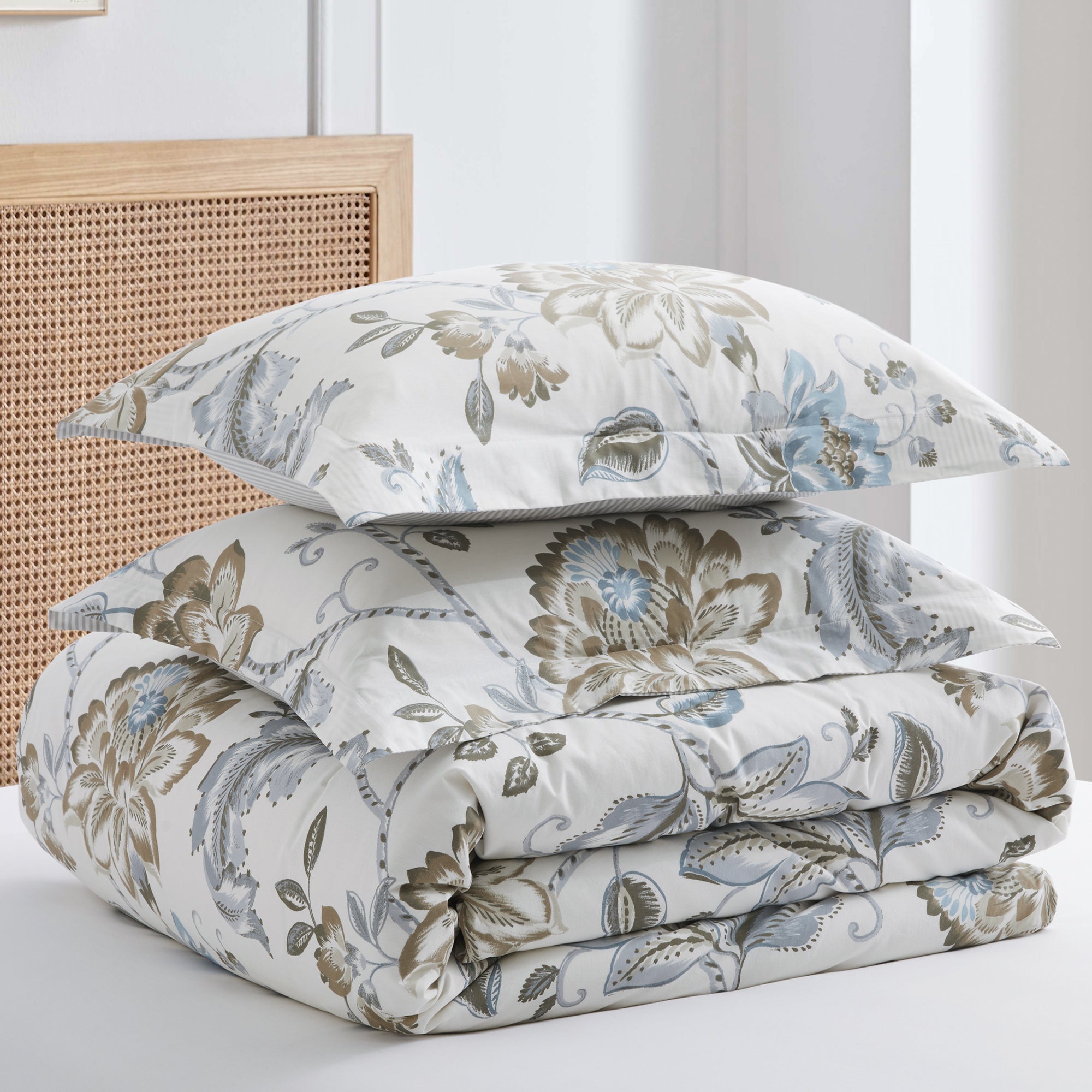 Maileen Comforter Set