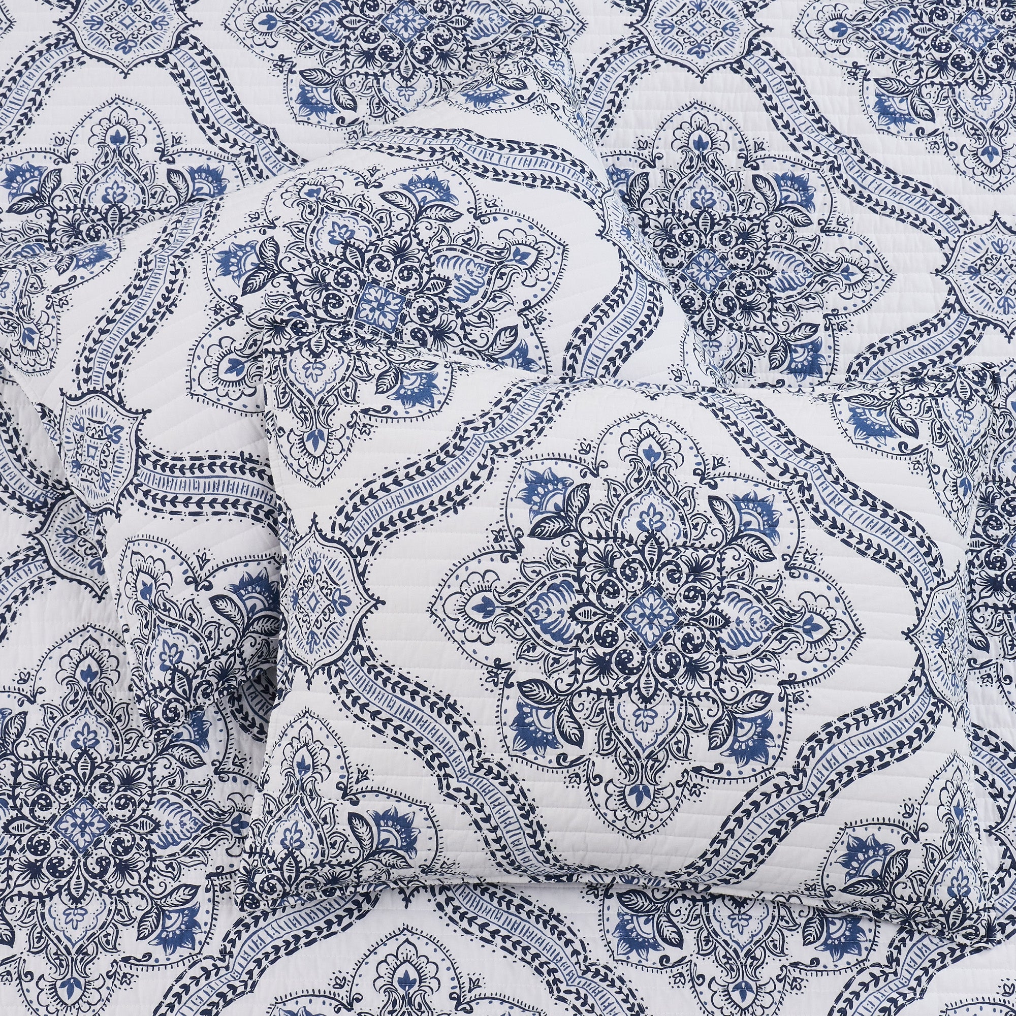 Lentana Navy Quilt Set