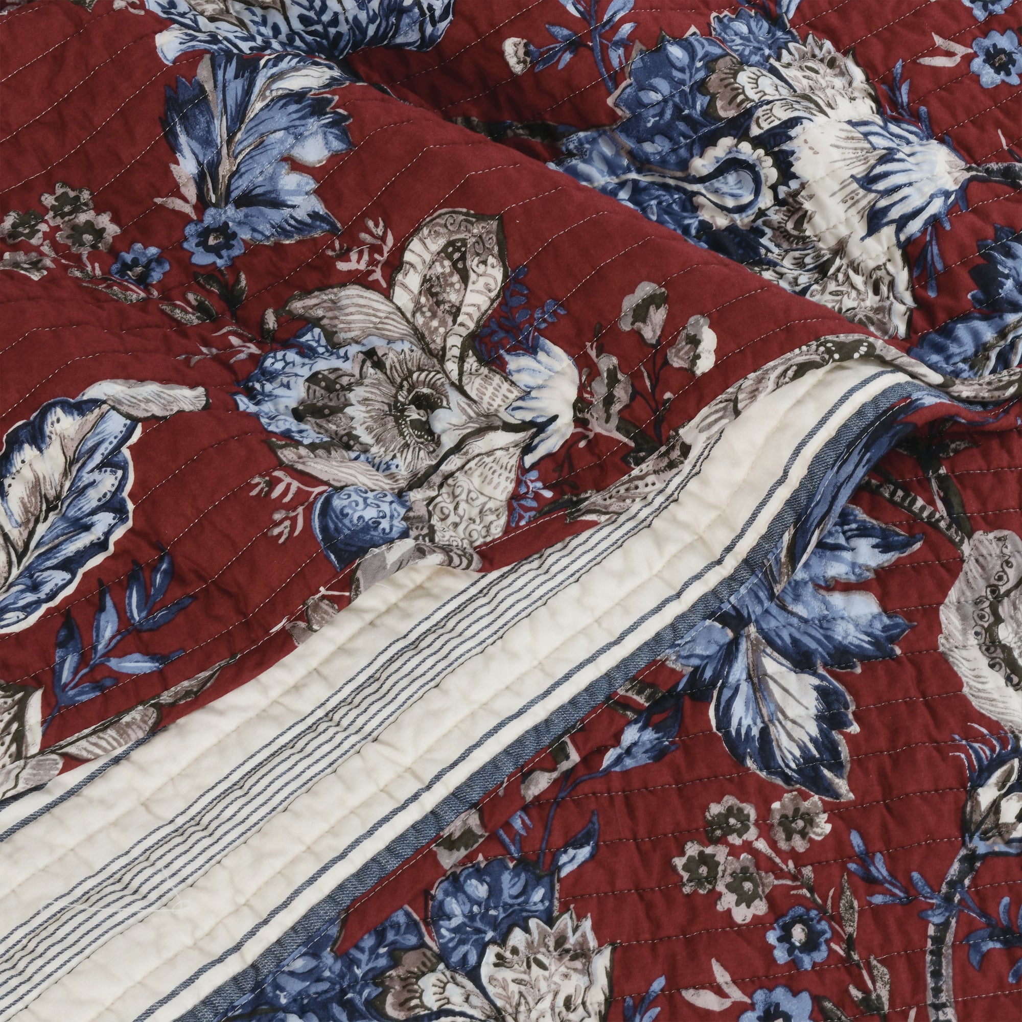 Royce Red Quilt Set