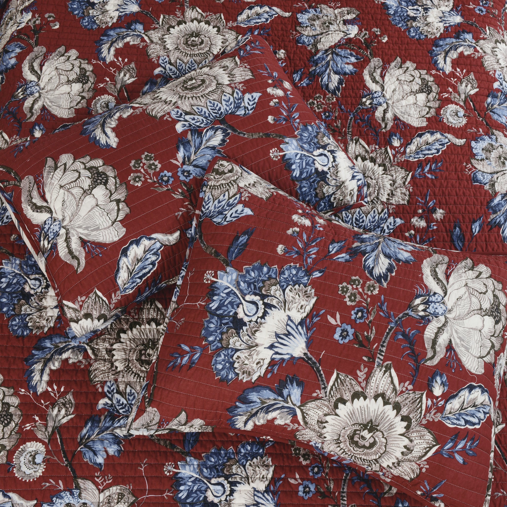 Royce Red Quilt Set