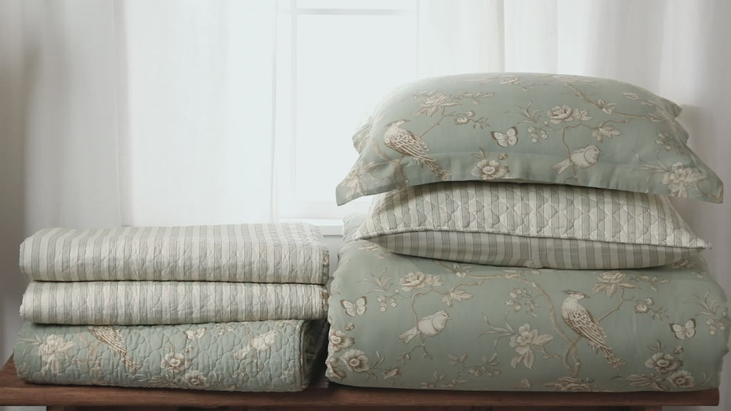 Lyon Teal Quilt Set