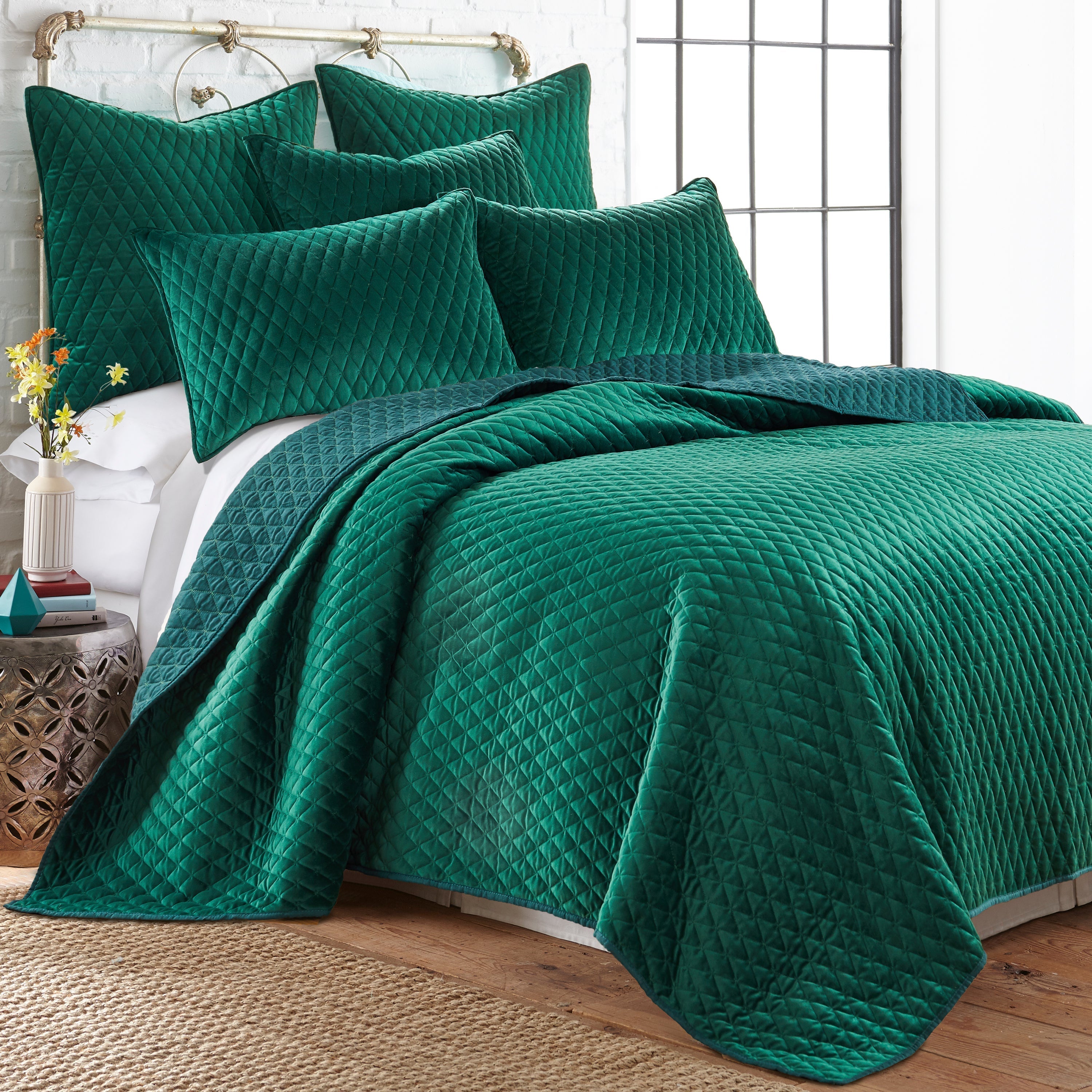 Birch Hill Empire Velvet Green Quilt - Polyester