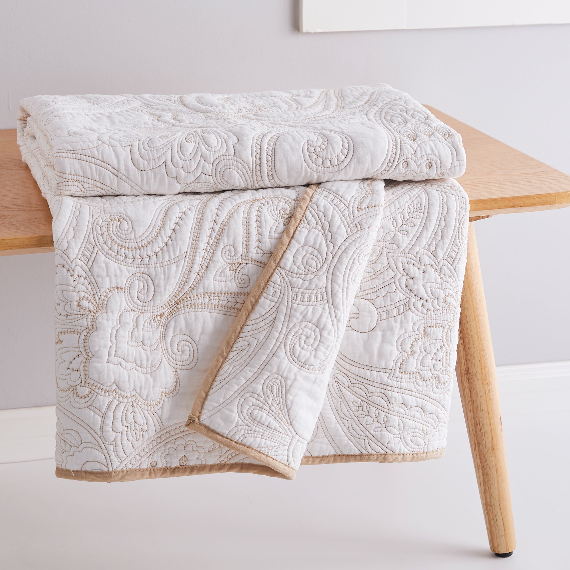 Perla Quilted Throw