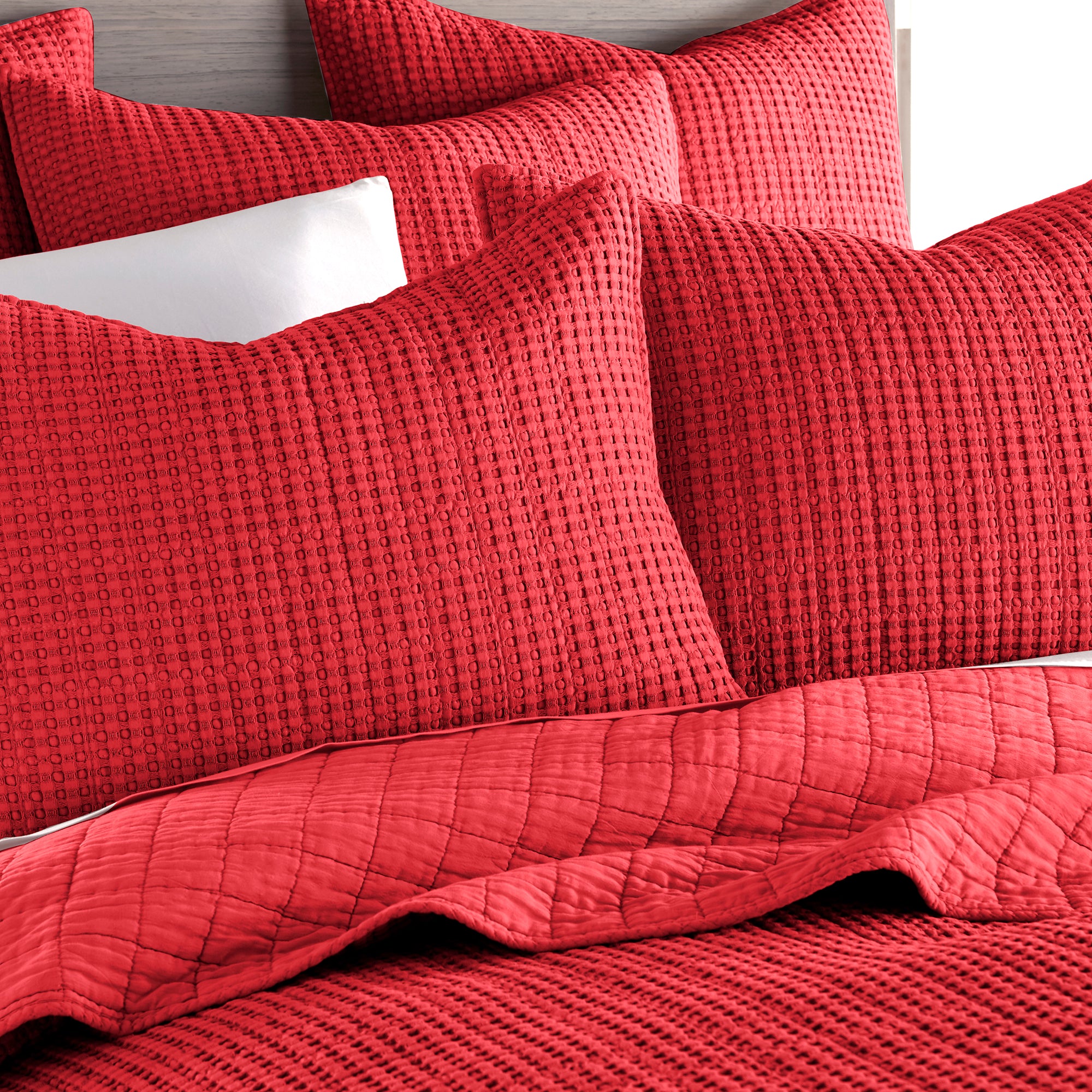Mills Waffle Red Quilt Set