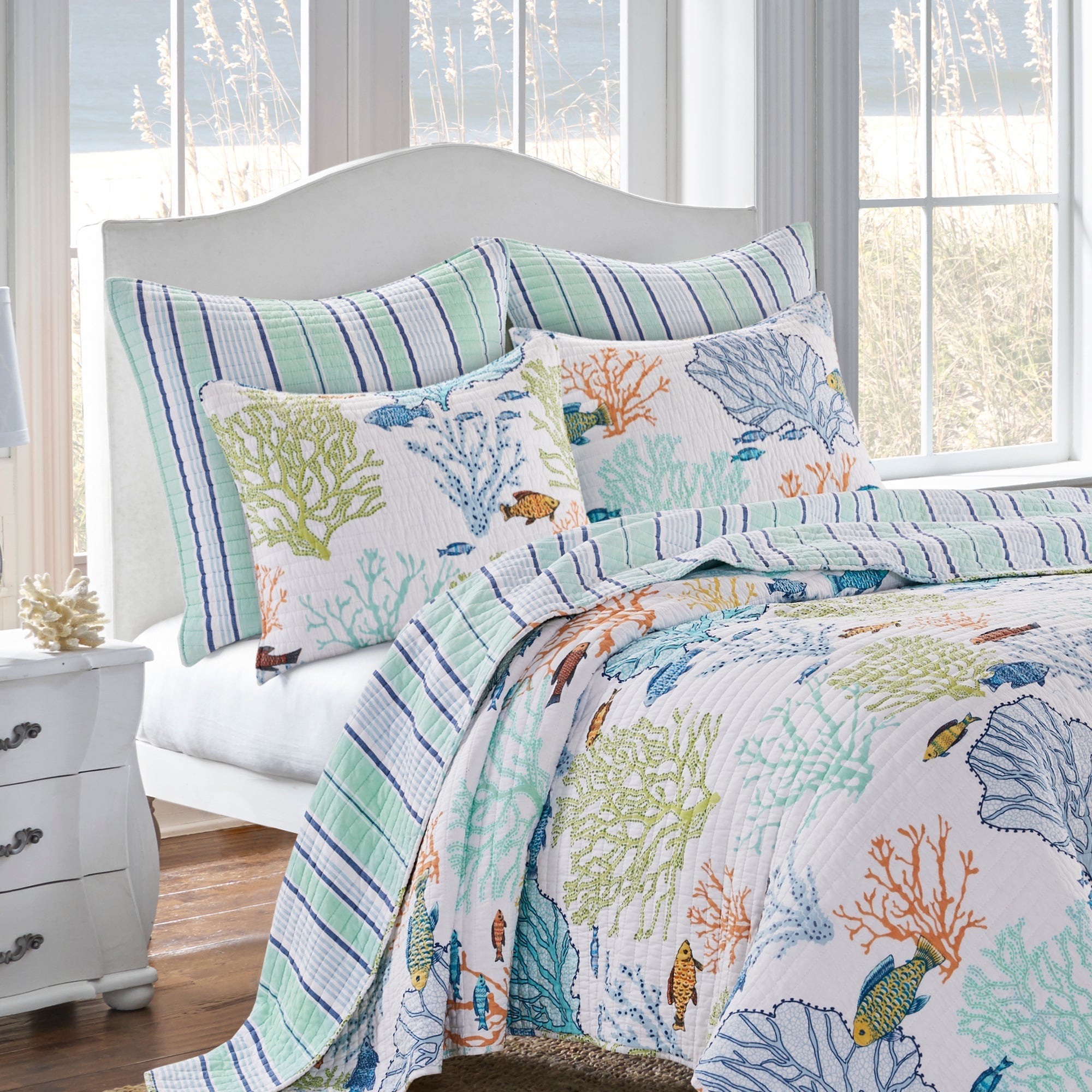 Offers Barrier Reef 3-Piece Multicolored Cotton Full/Queen Quilt Set