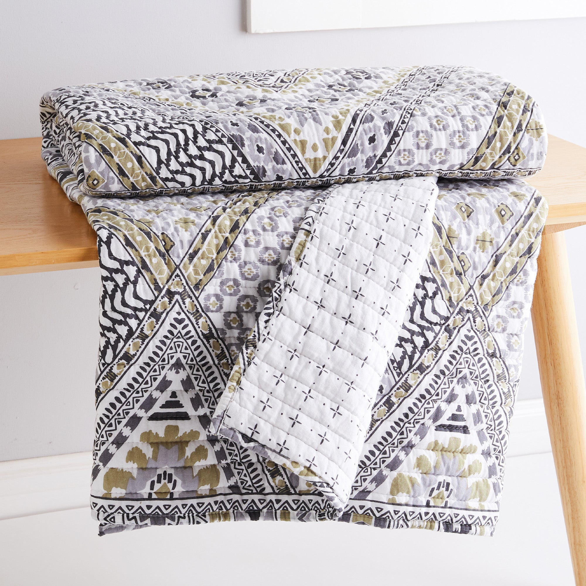 Etrada Quilted Throw