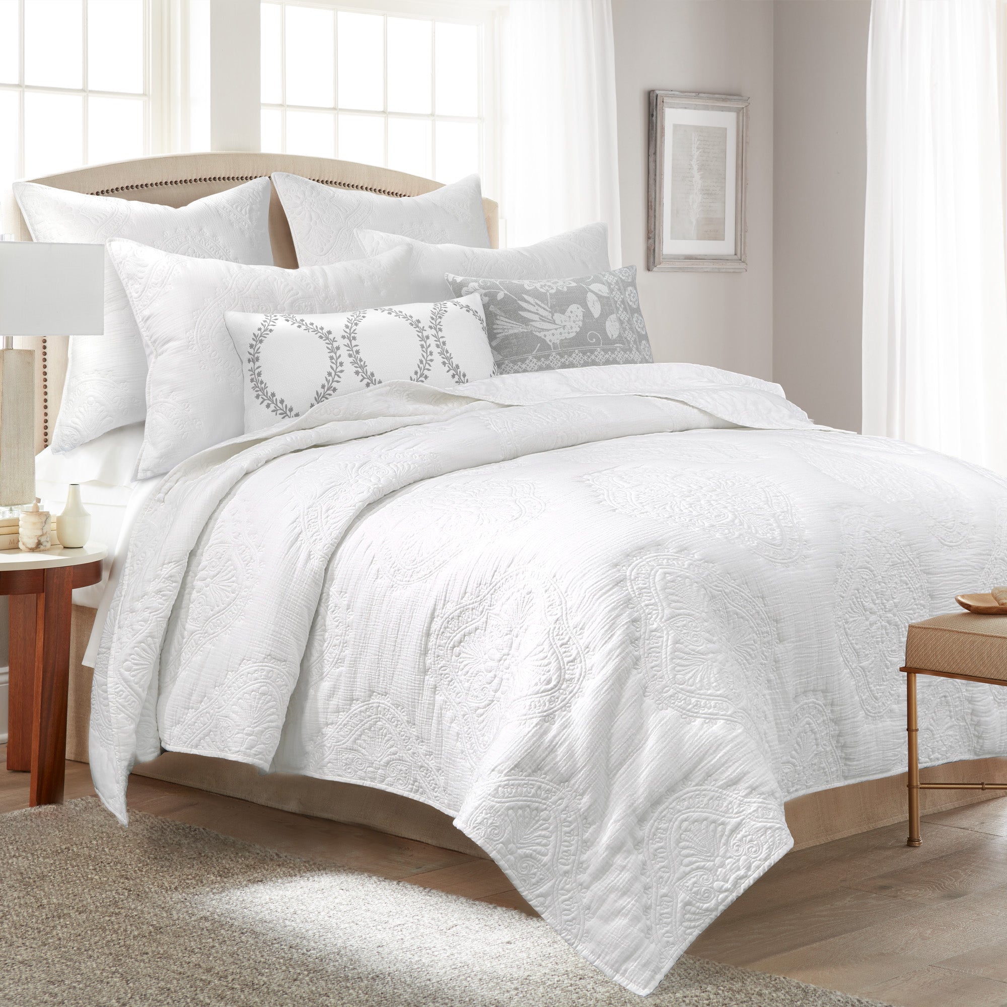 Muslin Stitch White Quilt Set