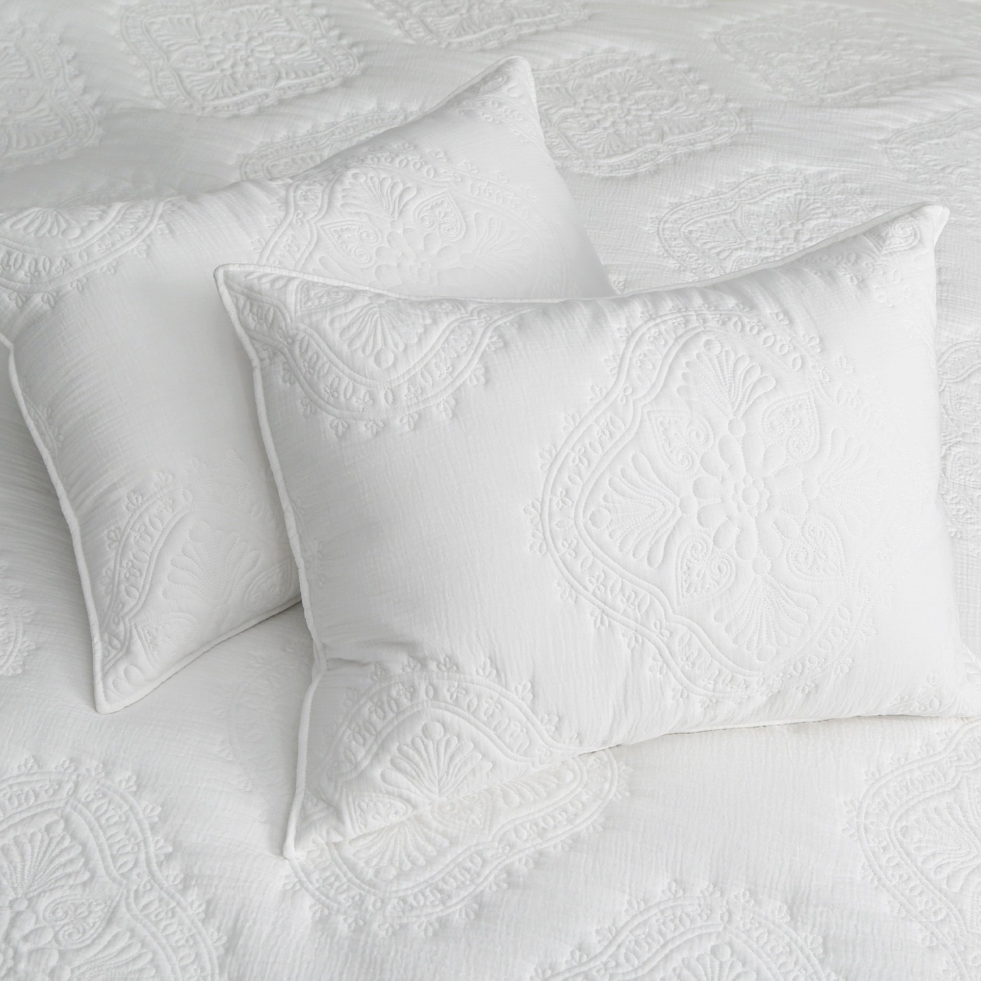 Muslin Stitch White Quilt Set