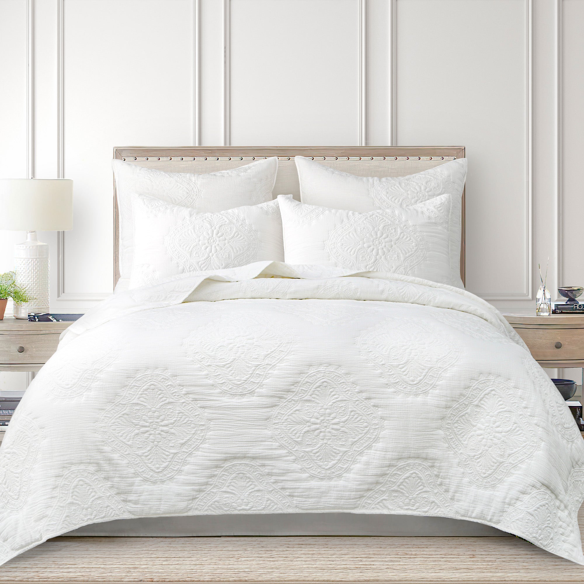 Muslin Stitch White Quilt Set